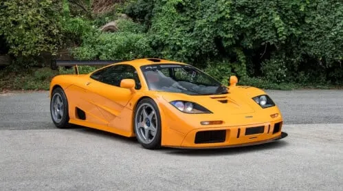 La McLaren F1 LM XP1 è una delle auto da corsa più iconiche della storia, con un design unico e una velocità senza pari.