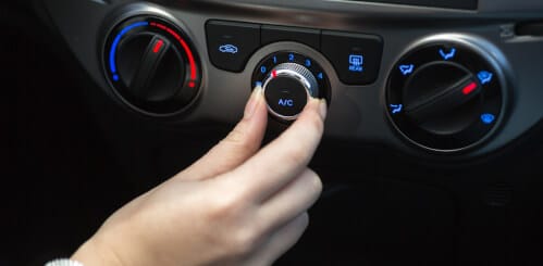 Come sapere quando il climatizzatore dell'auto è scarico e come ricaricarlo: una guida per i proprietari di auto