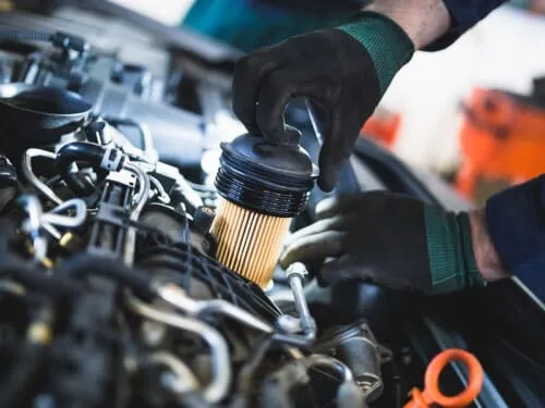Immagine di una gamma di filtri auto, con una descrizione di come i filtri auto possono aiutare a mantenere le prestazioni del motore e la durata dell'auto.